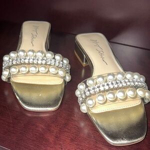 Betsey Johnson Madge Pearl Coastal Party Wedding Formal Elegant Slide Sandal